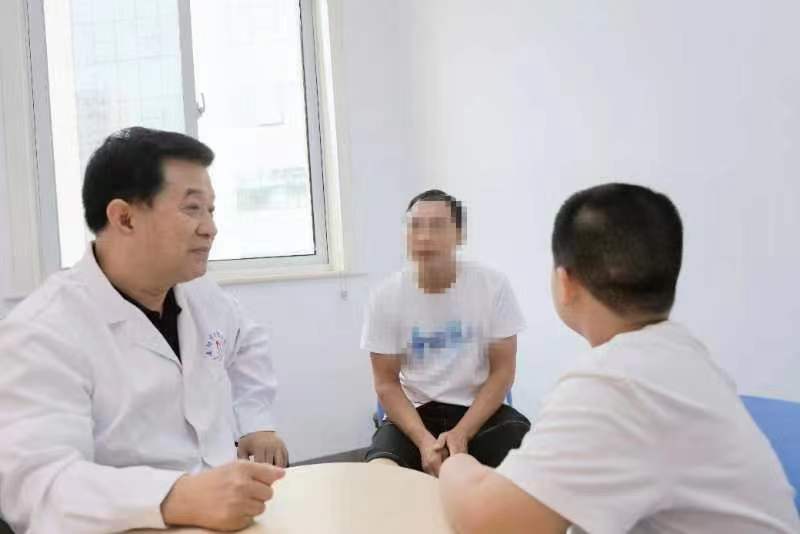 南陽|8歲男孩口眼歪斜急壞家長  專家:這個病可手術(shù)治療