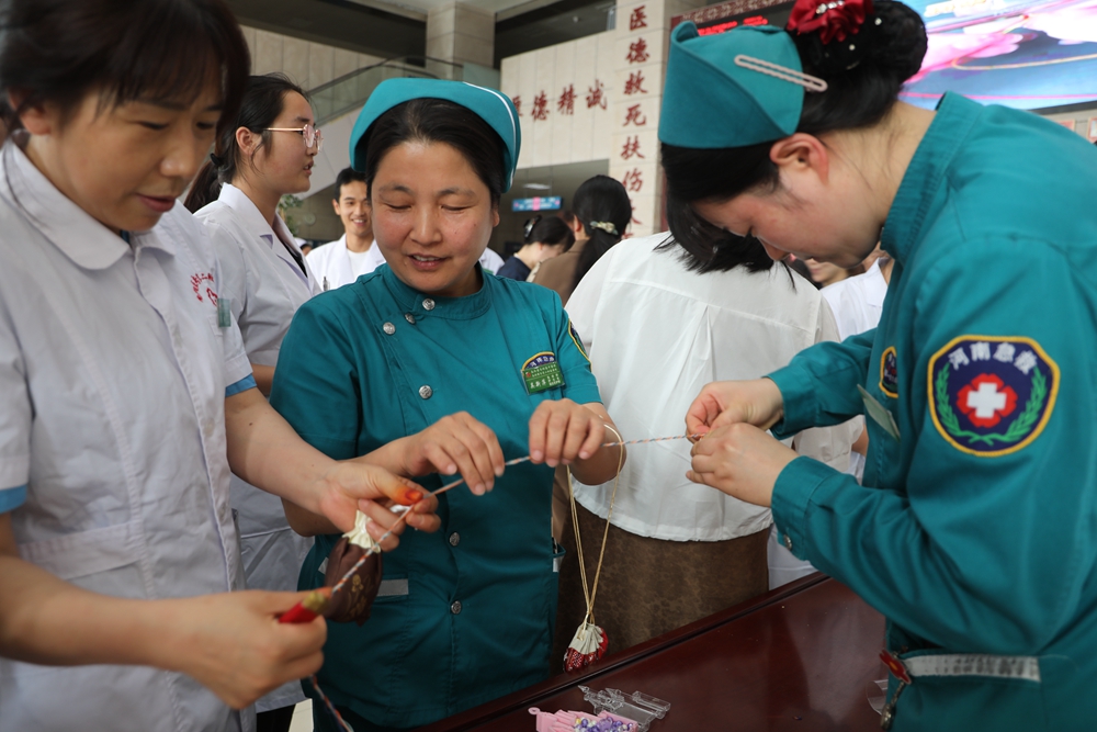 南陽醫(yī)專二附院舉行“濃情端午話傳承  歡樂共享暖人心”活動